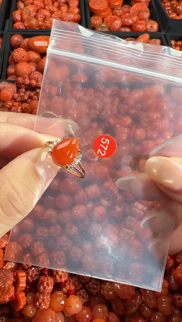 南红玛瑙未镶嵌颈饰1