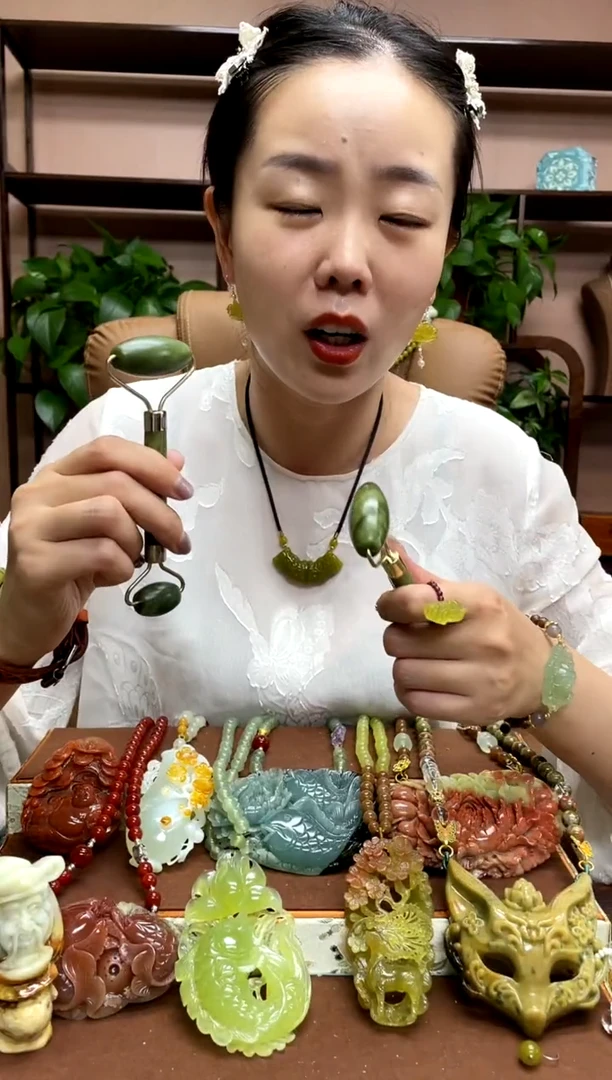 未镶嵌岫玉吊坠多样性发货发其中之一