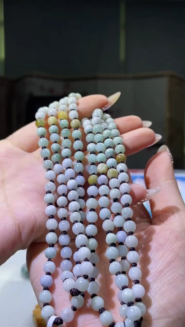 翡翠未镶嵌颈饰翡翠未镶嵌颈饰多样性发其一