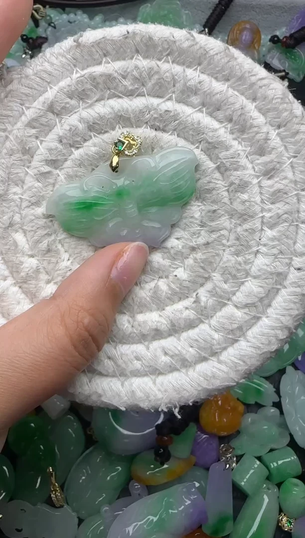 颈饰未镶嵌翡翠缅甸翡翠吊坠