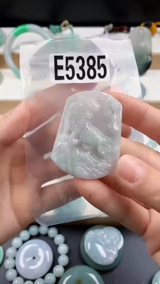 颈饰未镶嵌翡翠天然翡翠吊坠挂件