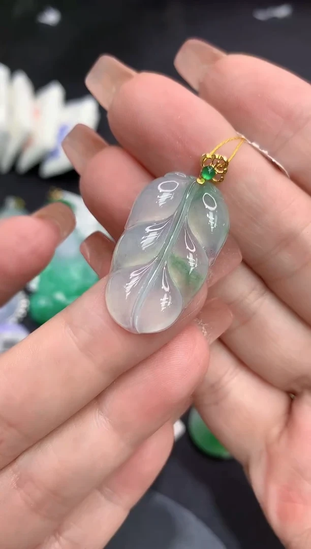 吊坠(不含链)18K金镶嵌翡翠111