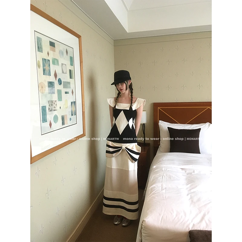 【Mona张绮贤】MONA 蝴蝶设计上衣 中腰半裙 O125A02861