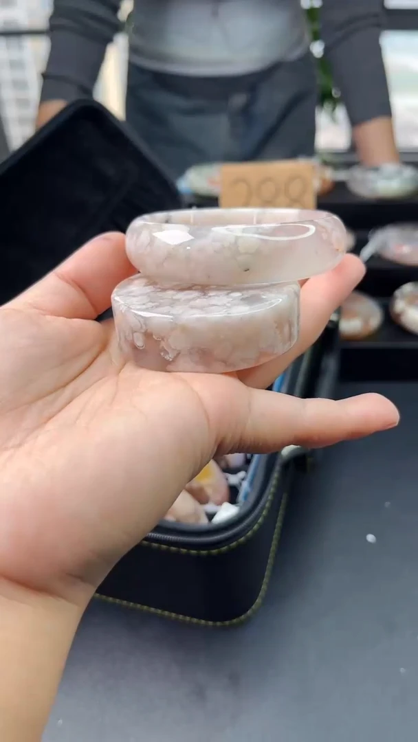 【闪购商品】石英质玉手镯未镶嵌赠送镯心（圈口56