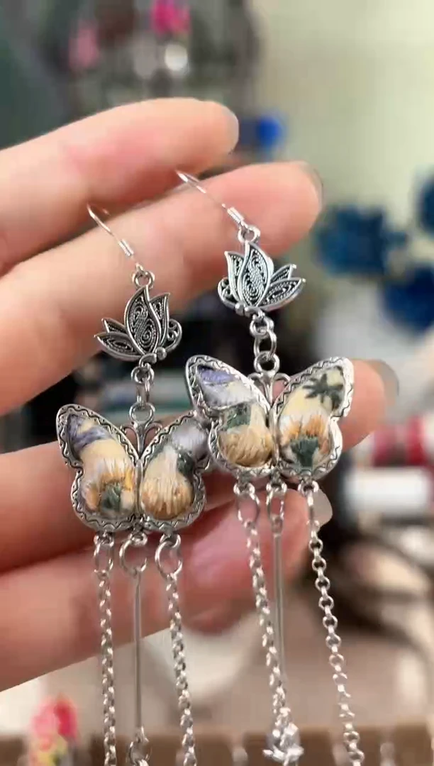 彩云南阁非遗老绣饰品120