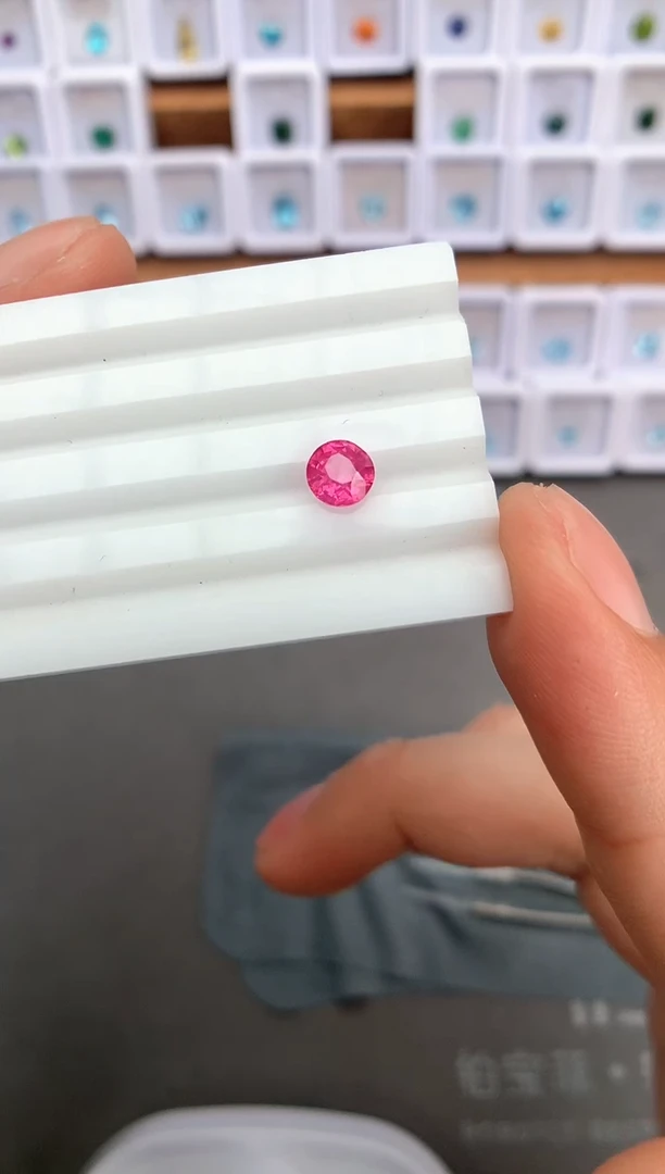 未镶嵌裸石定制尖晶石1.05ct 马亨盖