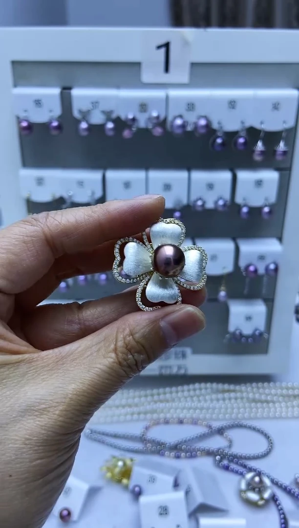 合金胸饰淡水珍珠胸针