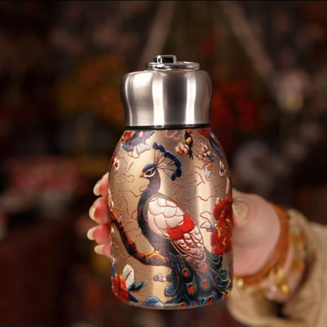 316不锈钢口袋保温杯5D立体浮雕工艺金孔雀小胖丁轻奢复古手提杯3