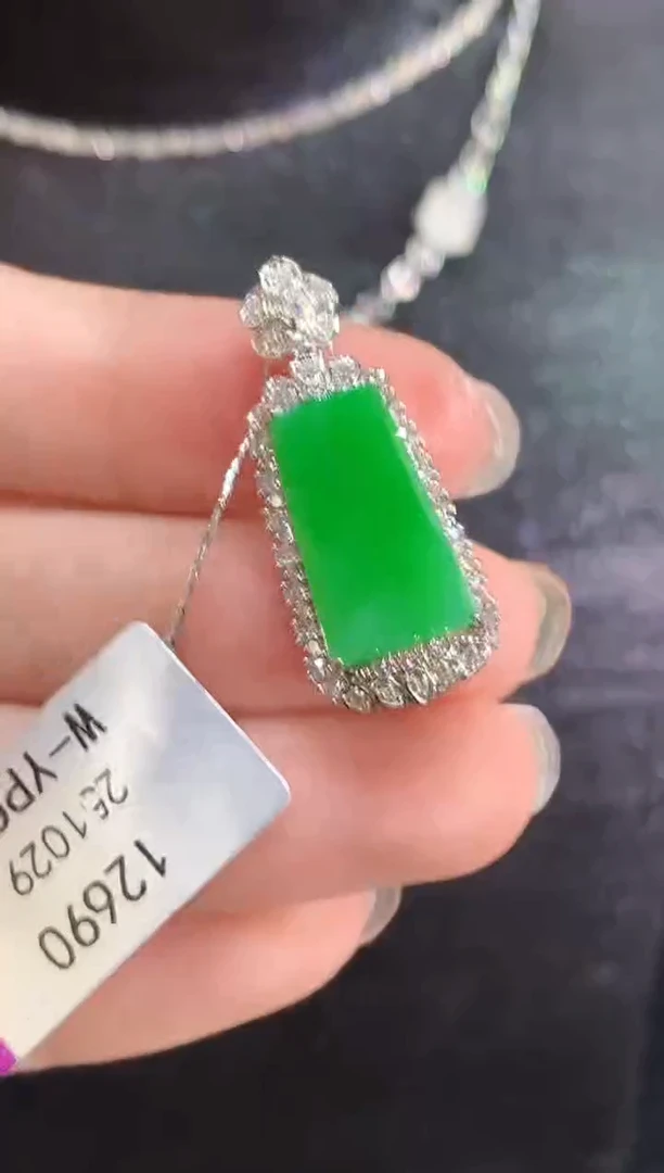 吊坠(不含链)18K金镶嵌翡翠YS多样性发其一