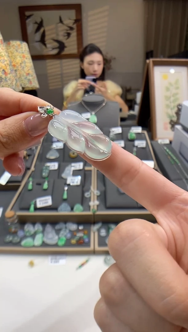 翡翠18K金镶嵌颈饰叶子