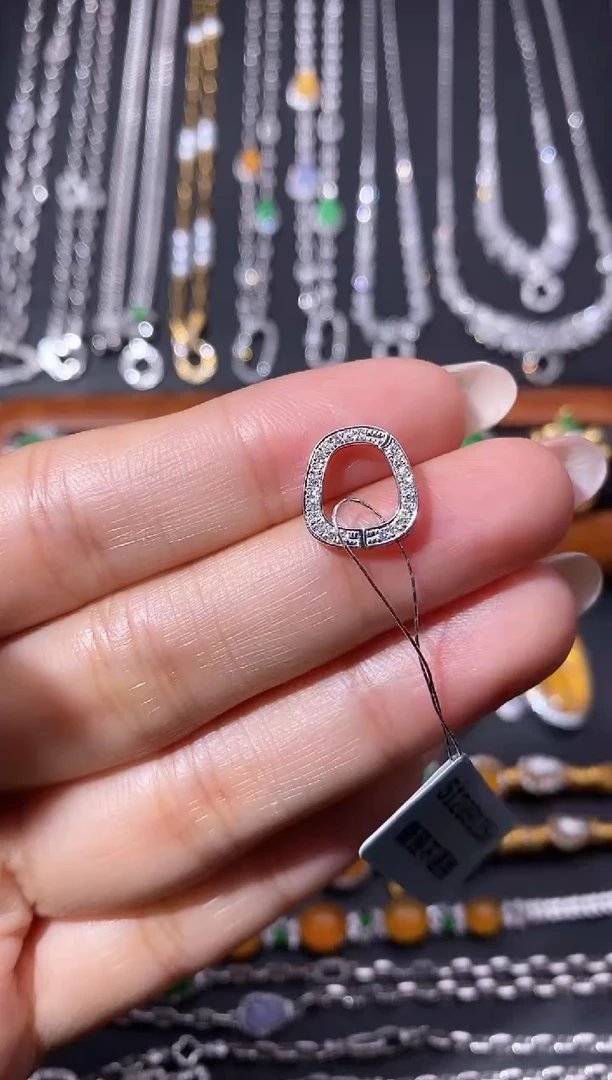 颈饰18K金镶嵌钻石扣头