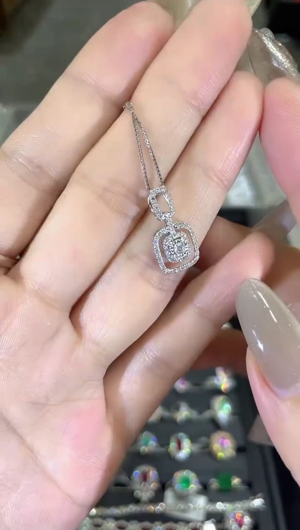 18K金镶嵌吊坠（不含链）钻石JZ