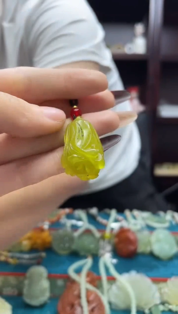 未镶嵌岫玉吊坠·