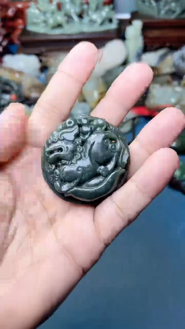 未镶嵌和田玉把件-0