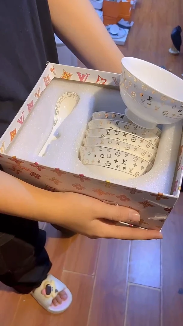 杯鸿辉家品牌瓷器，京东包邮！