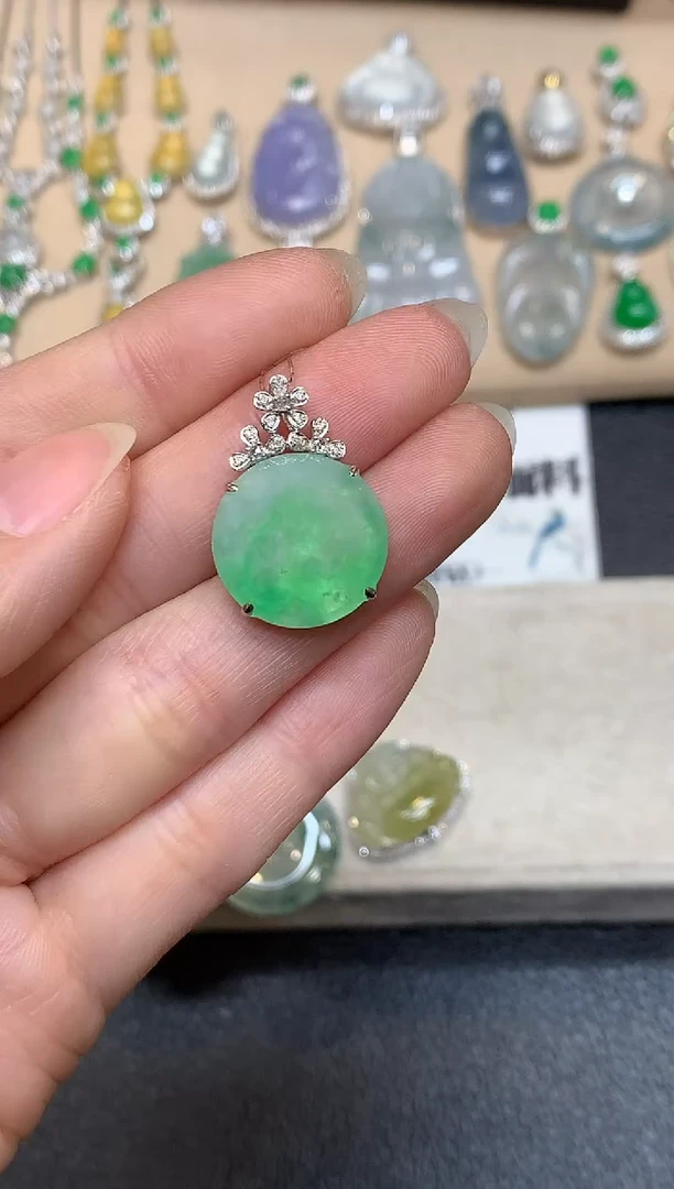 吊坠(不含链)18K金镶嵌翡翠圆牌【无服务费
