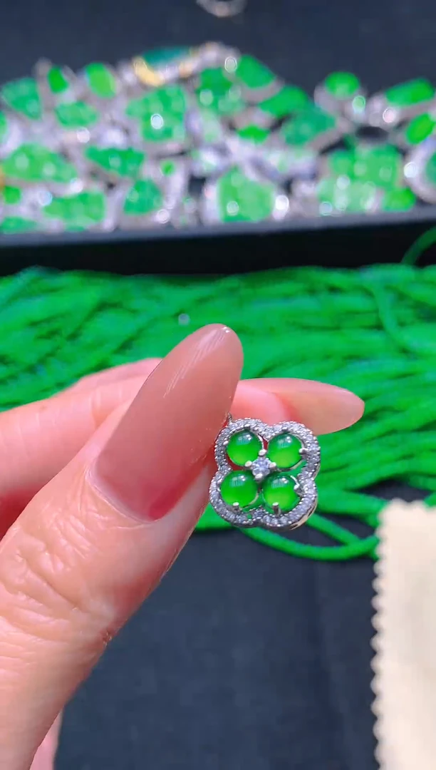 颈饰未镶嵌翡翠天然A货翡翠