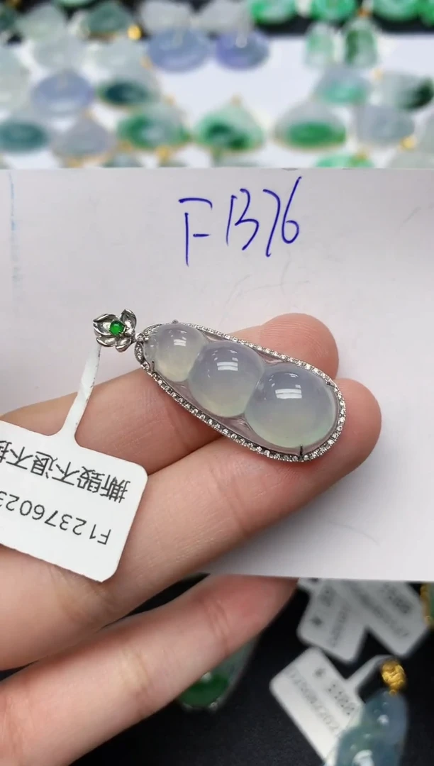 颈饰18K金镶嵌翡翠 天然缅甸A货翡翠百元以上9元证书费自理