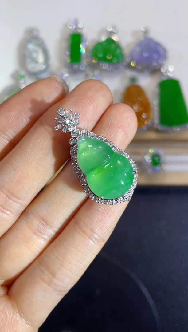 吊坠(不含链)18K金镶嵌翡翠团购1