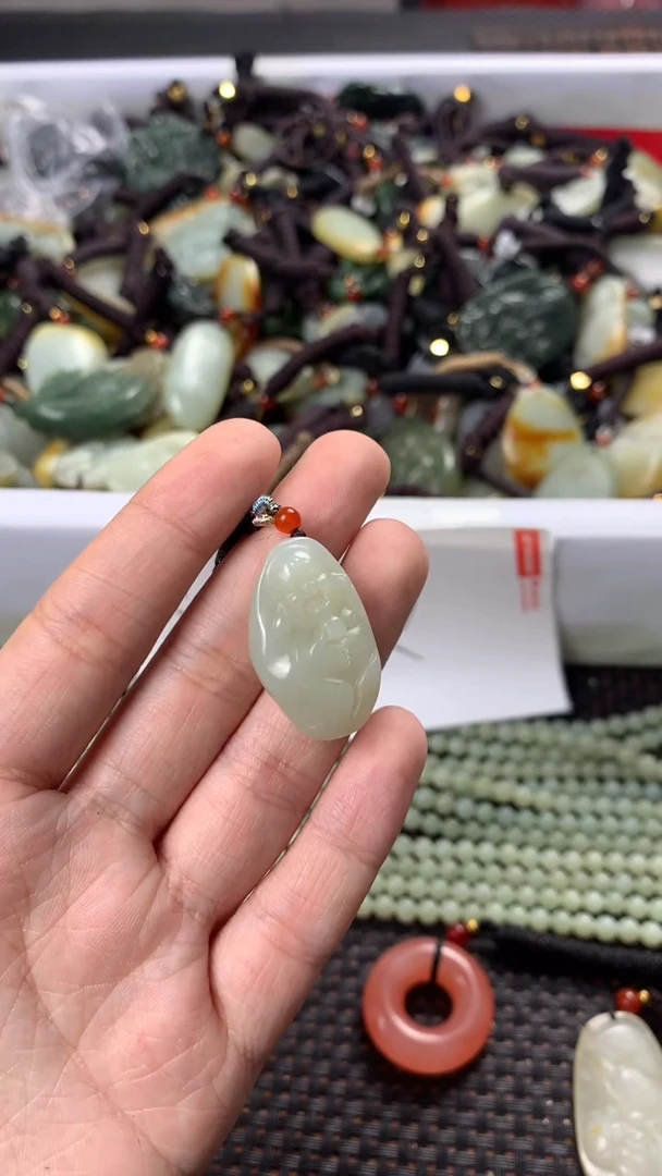 【闪购商品】和田玉颈饰未镶嵌多样性发货没有证书拍一发一有瑕