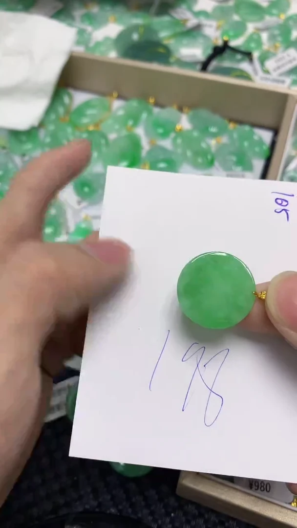 颈饰18K金镶嵌翡翠缅甸A货翡翠