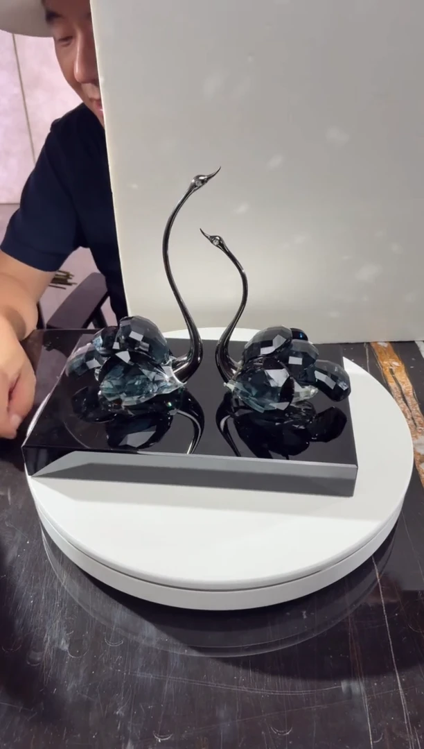 摆件CS0103050墨兰水晶天鹅一对+300*200黑色水晶底座