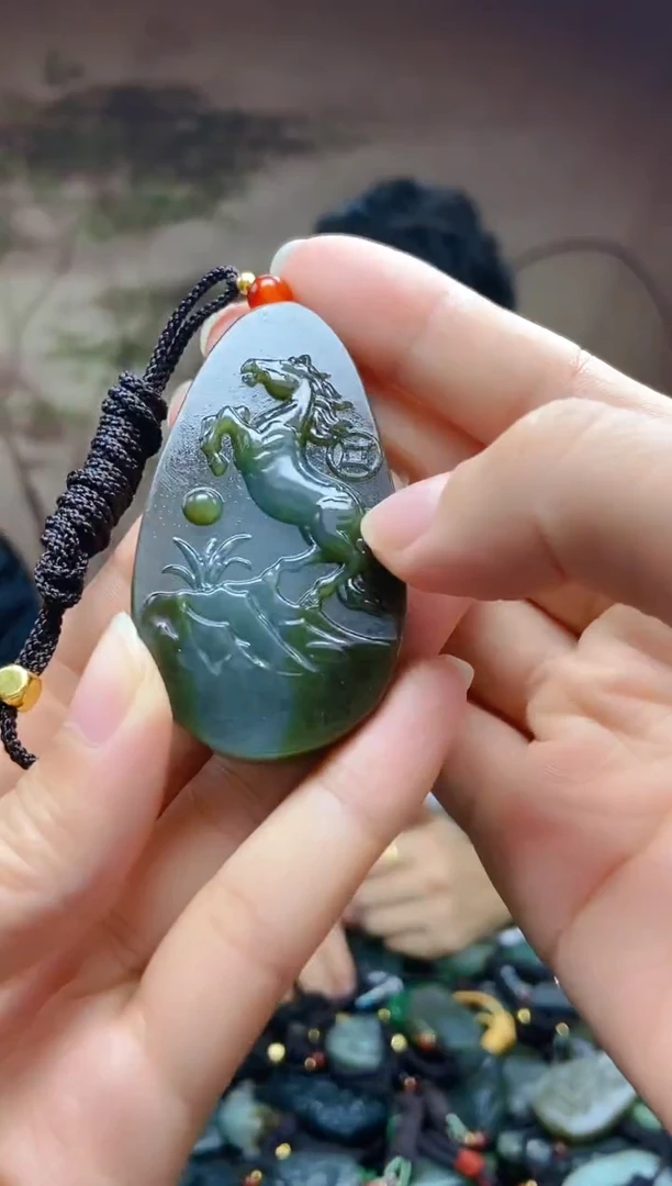 颈饰未镶嵌和田玉1