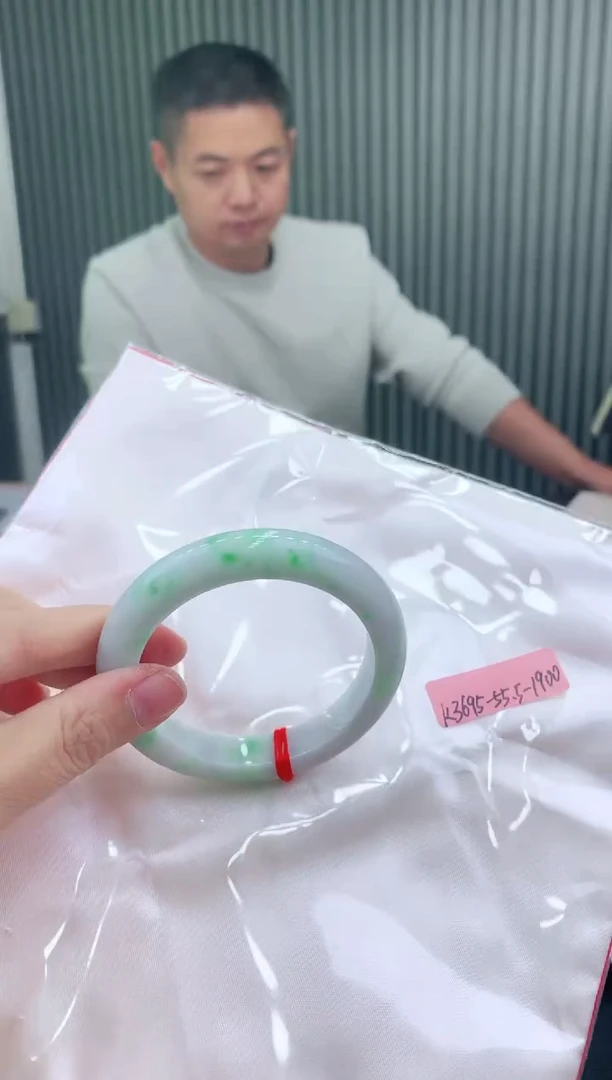 未镶嵌手镯翡翠55圈口