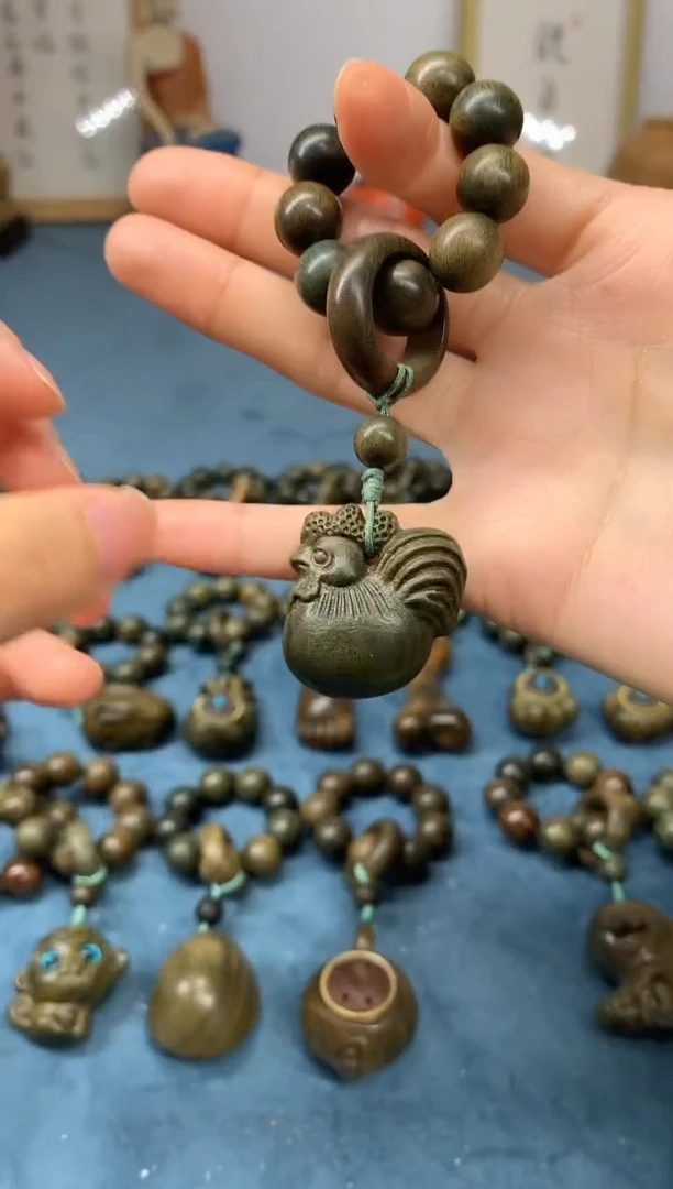 【闪购商品】维腊木（绿檀）把件小鸡 盘玩件