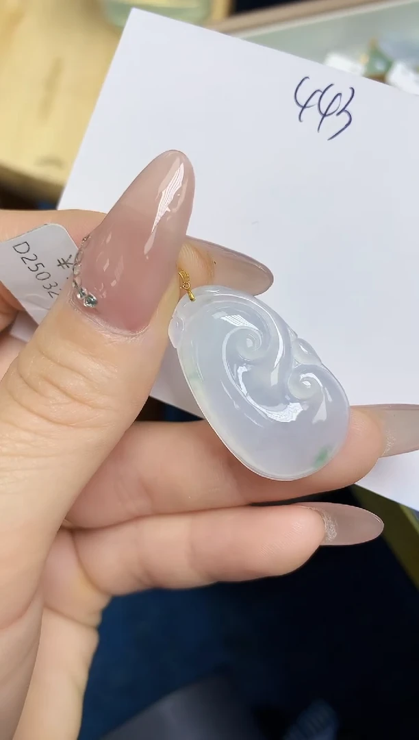 翡翠18K金镶嵌颈饰天然翡翠A货