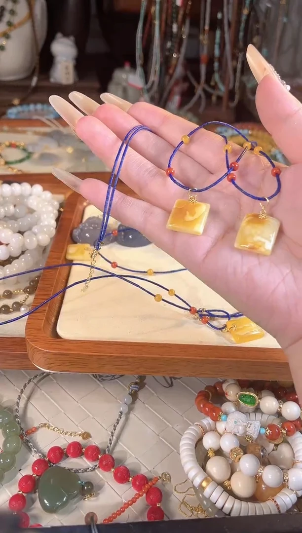 【闪购商品】蜜蜡项链银S925镶嵌多样性发货其一