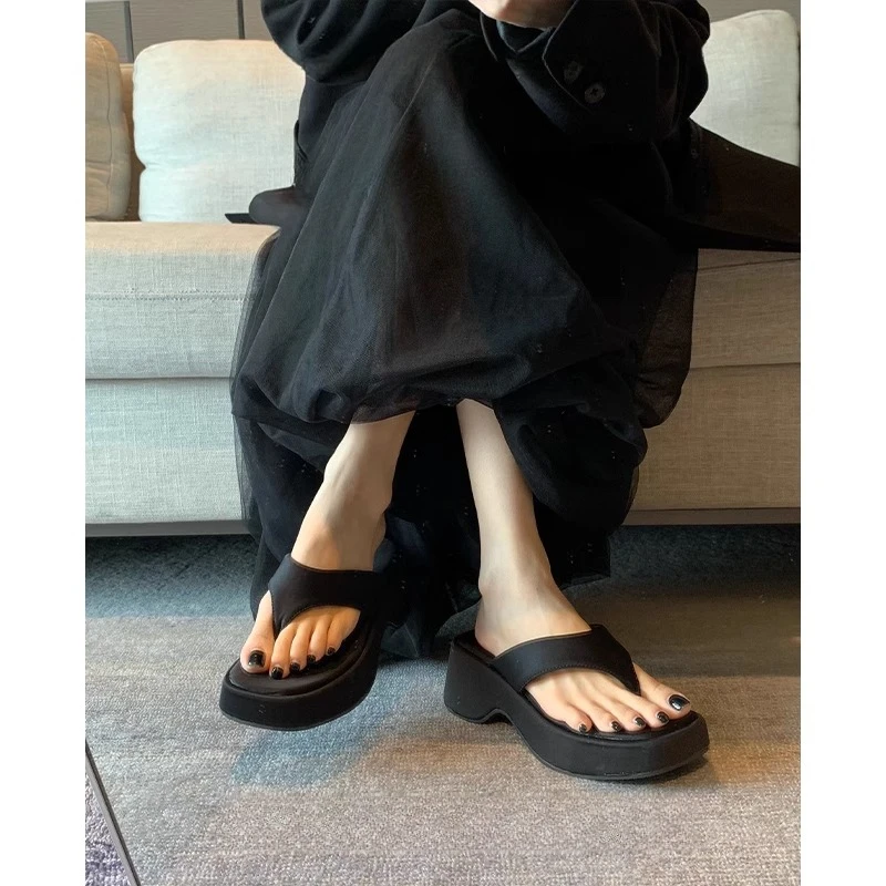 厚底夹脚人字拖鞋女外穿2025新款夏季时尚增高百搭法式绝美凉拖鞋