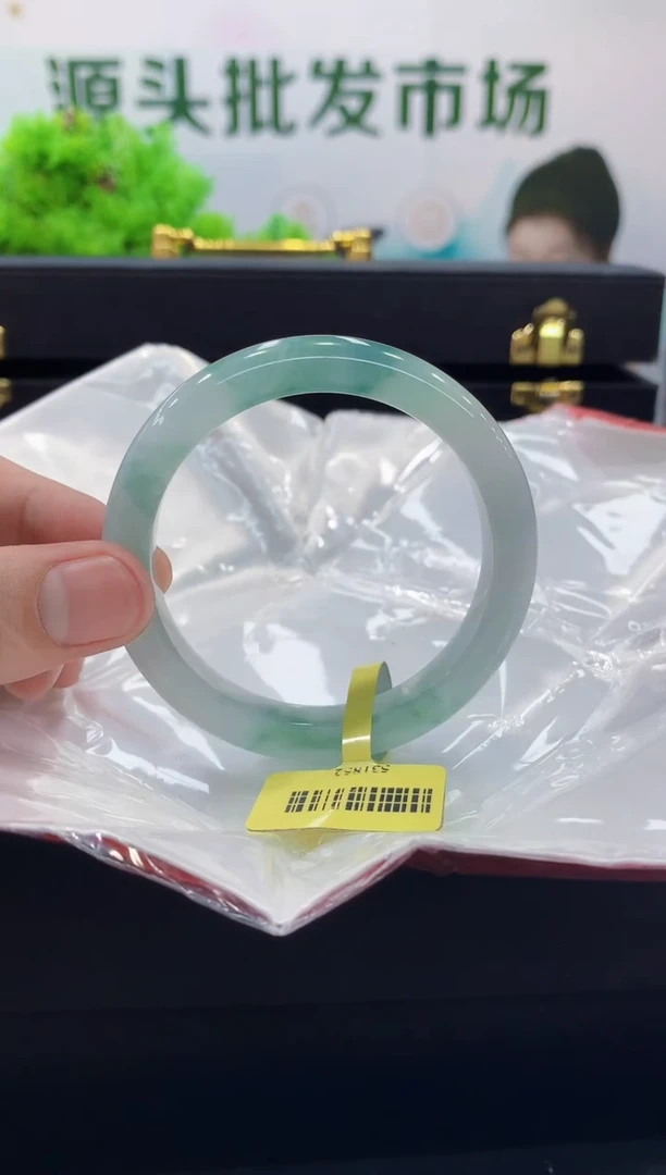 翡翠手镯未镶嵌手镯