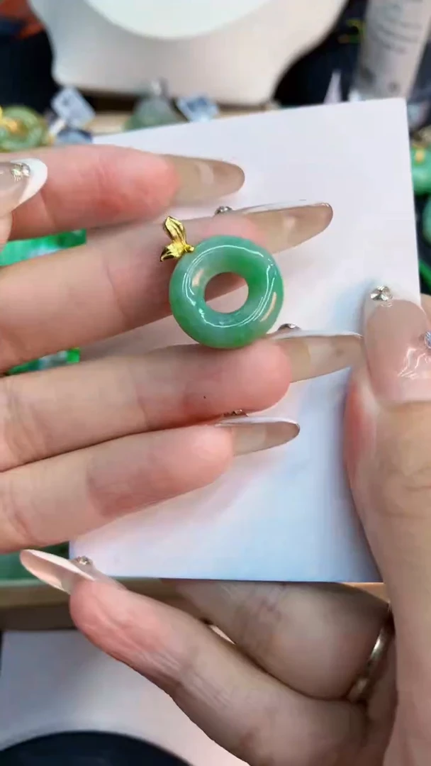 翡翠未镶嵌吊坠(不含链)1