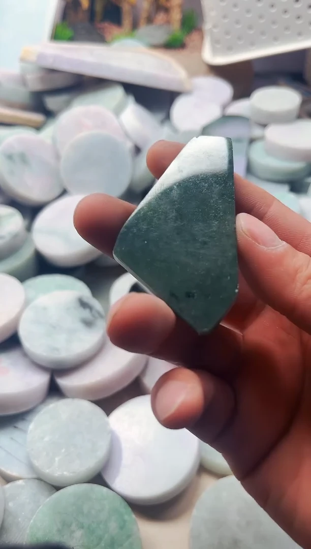 【闪购商品】翡翠颈饰未镶嵌翡翠647