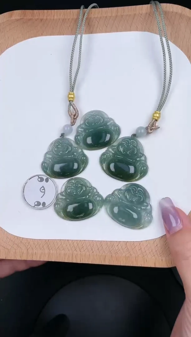 翡翠未镶嵌颈饰LC005翡翠冰绿中小佛+送同款绳子（多样性发其一）