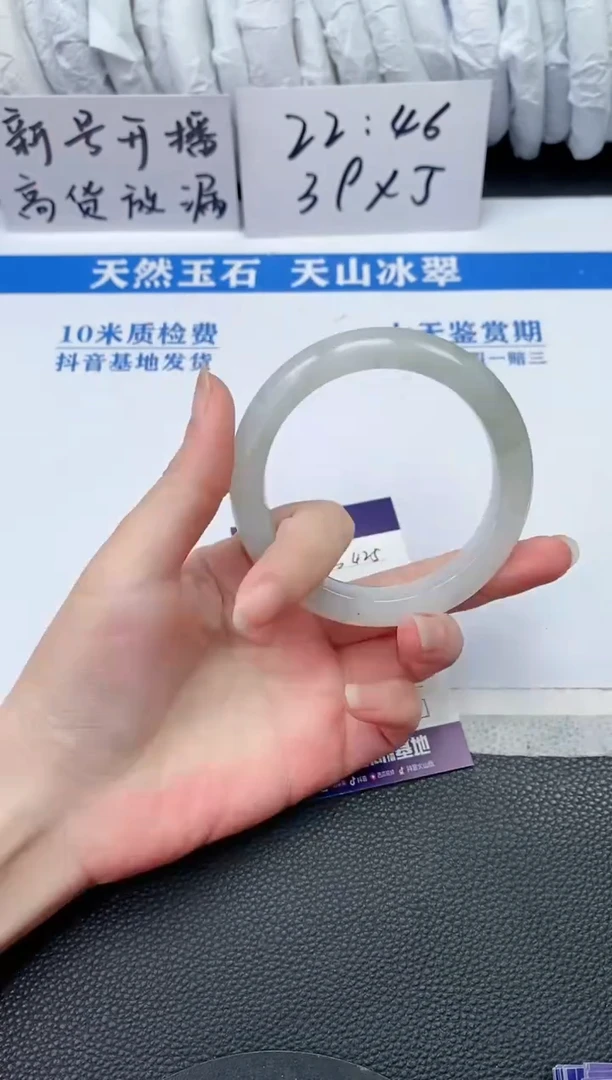 【闪购商品】石英质玉手镯未镶嵌S425