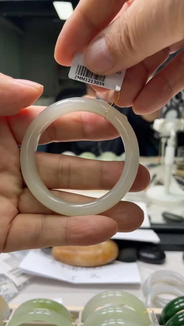 【闪购商品】和田玉手镯未镶嵌编码 3058圈口51-52