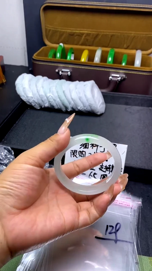时尚女款缅料手镯129