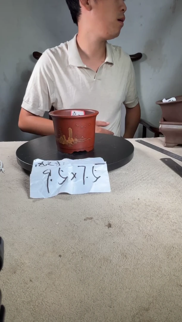 A宜兴紫砂小花盆