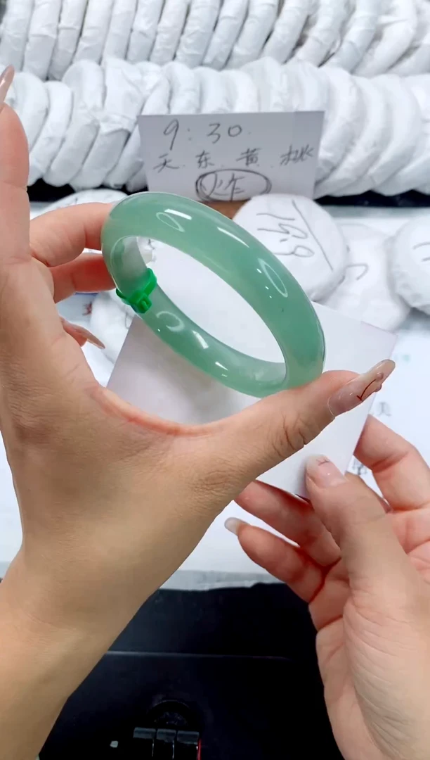 未镶嵌手镯石英质玉16-62.6