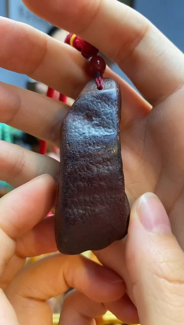 未镶嵌颈饰琥珀吊坠