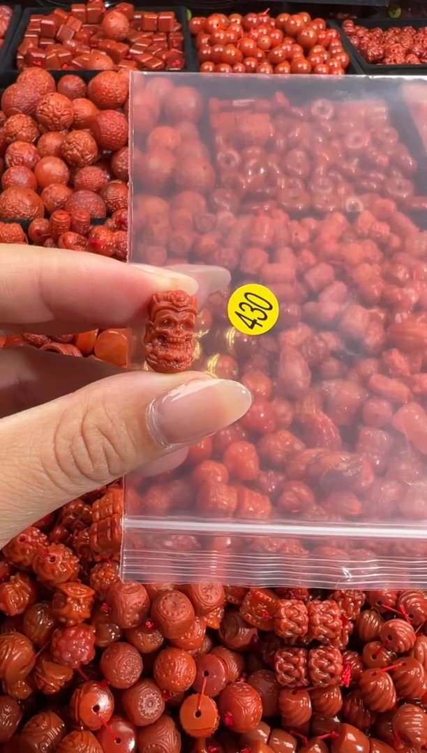 南红玛瑙未镶嵌颈饰1
