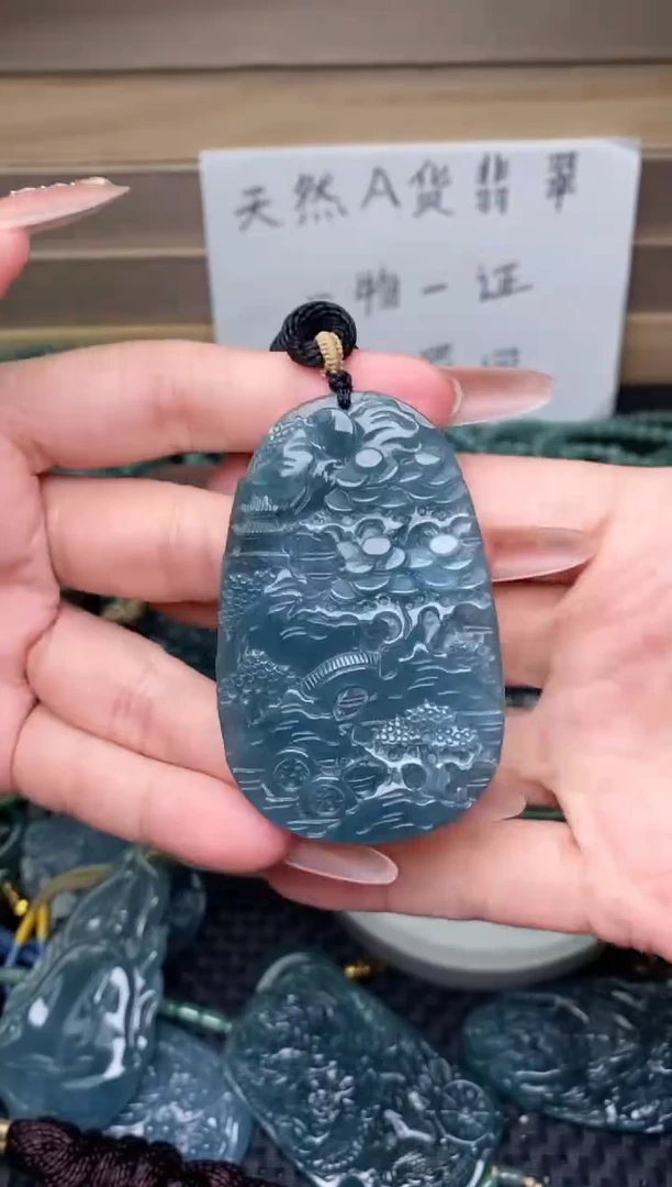 翡翠未镶嵌颈饰