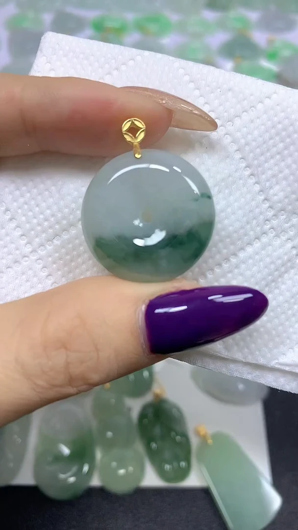 颈饰未镶嵌翡翠