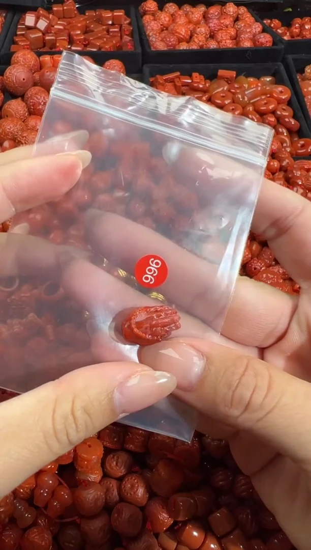 南红玛瑙未镶嵌颈饰1