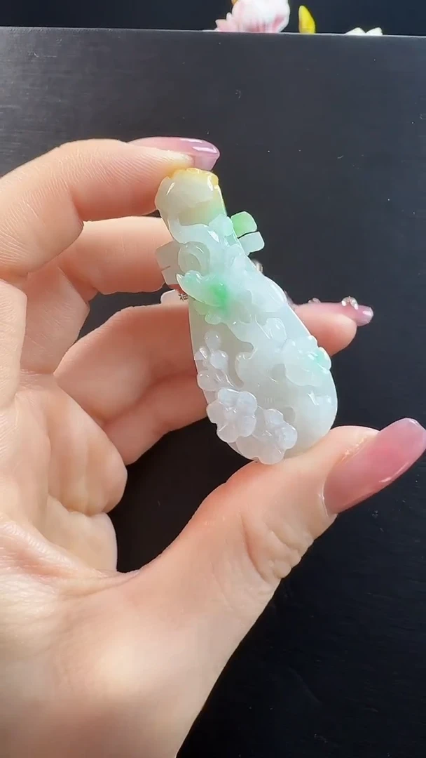 颈饰未镶嵌翡翠琵琶