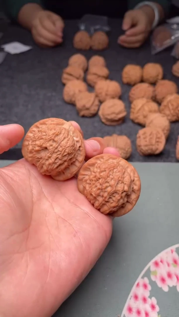 把件文玩核桃a245 血麒麟   43尺