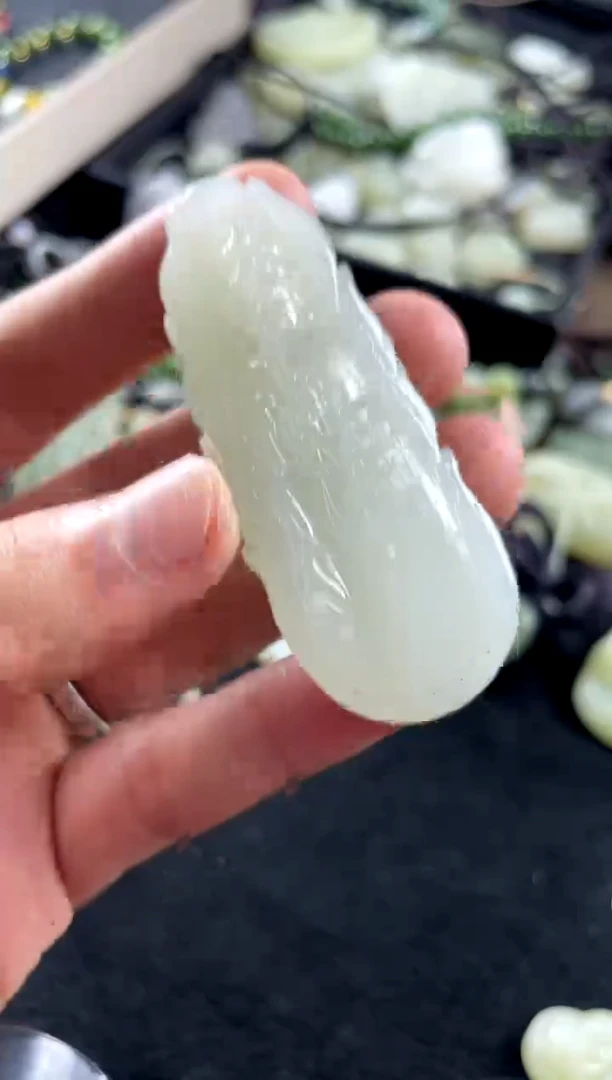 和田玉未镶嵌颈饰站观音