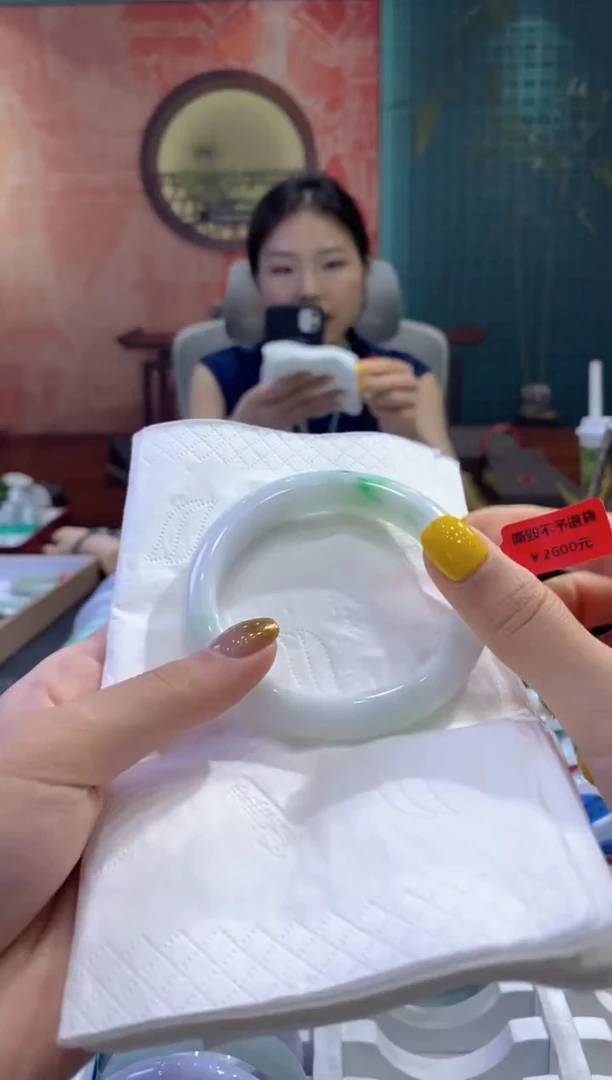 翡翠手镯未镶嵌多人06989